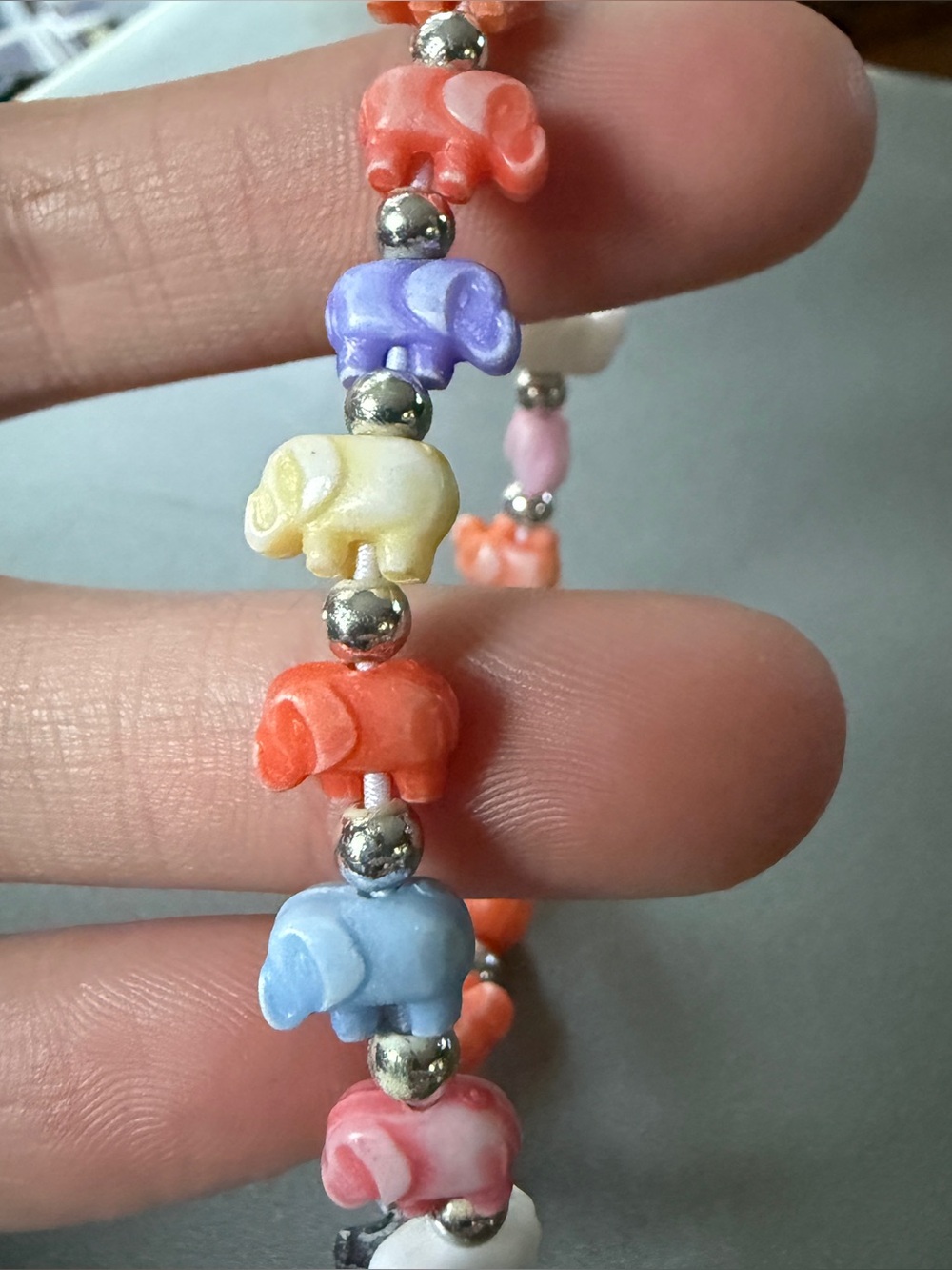 Vintage Pastel Carved Elephant Beaded Stretch Bracelet - Picture 2 of 3
